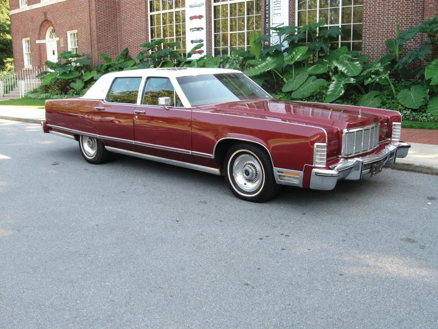  Lincoln Continental Town Car 1976 года  (фото 12 из 21)